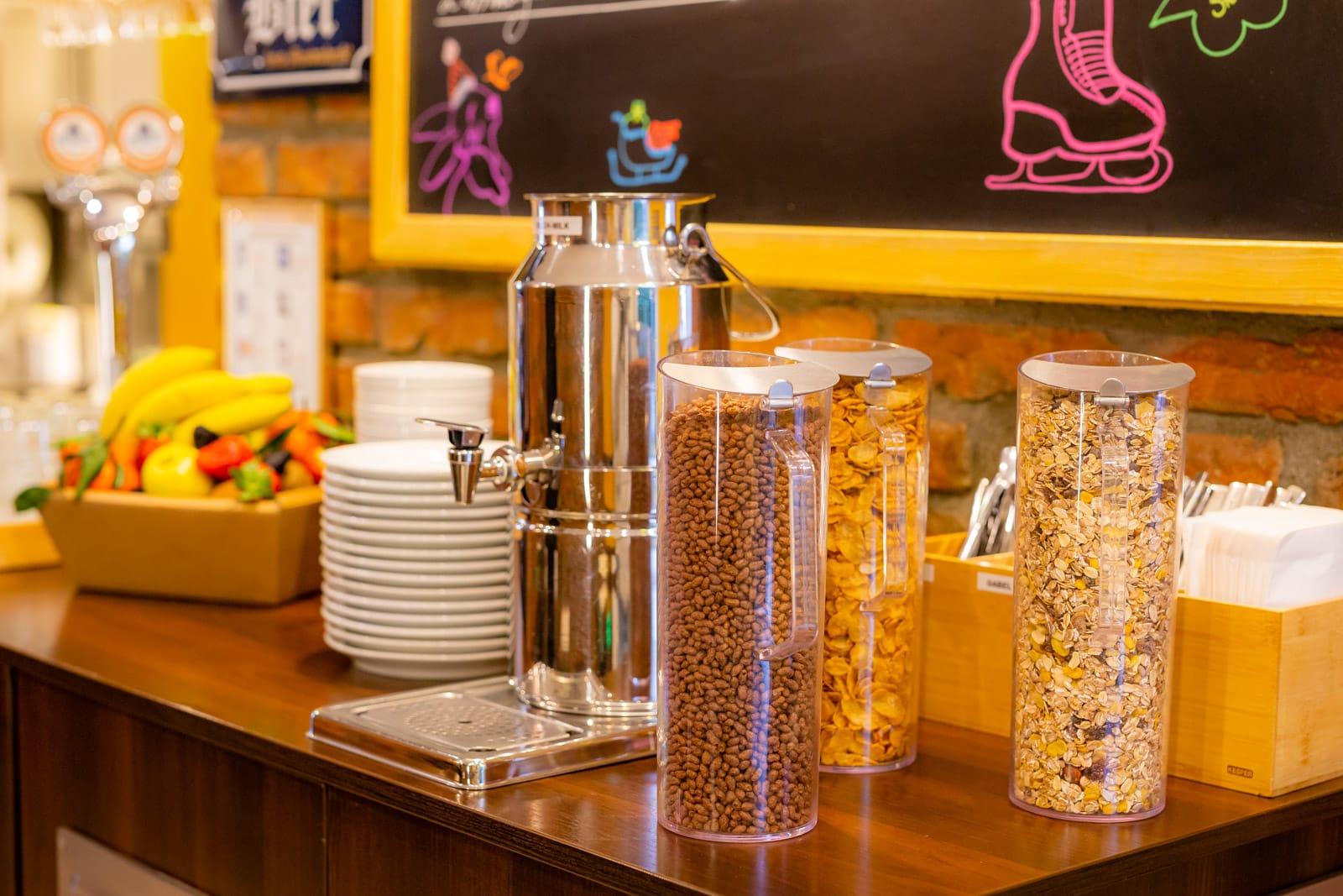 Cereals and fresh fruit