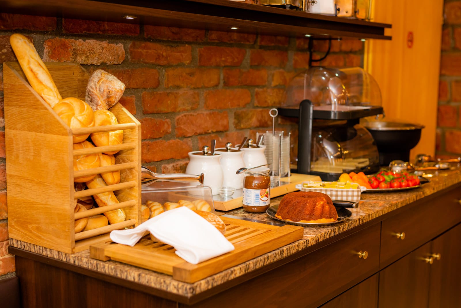 Fresh bread and gugelhupf at the breakfast buffet