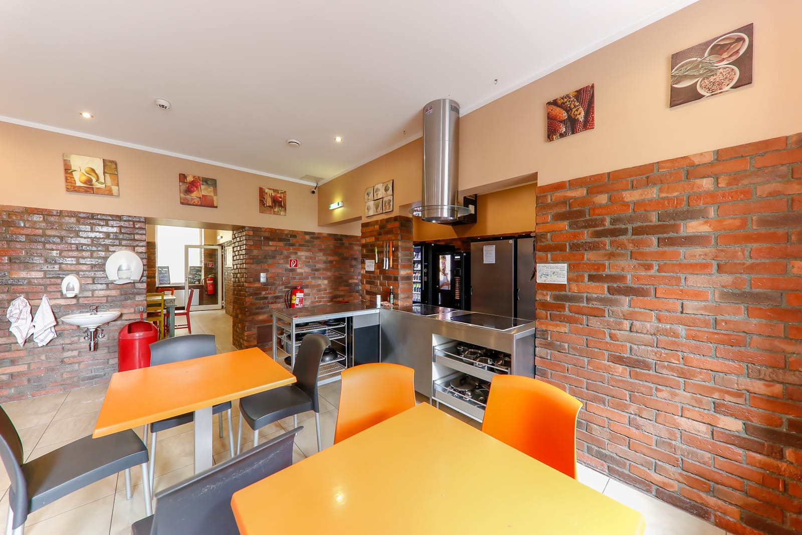 Guest kitchen and lounge